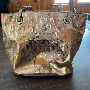 Medium Michael Kors Rose Gold metallic tote